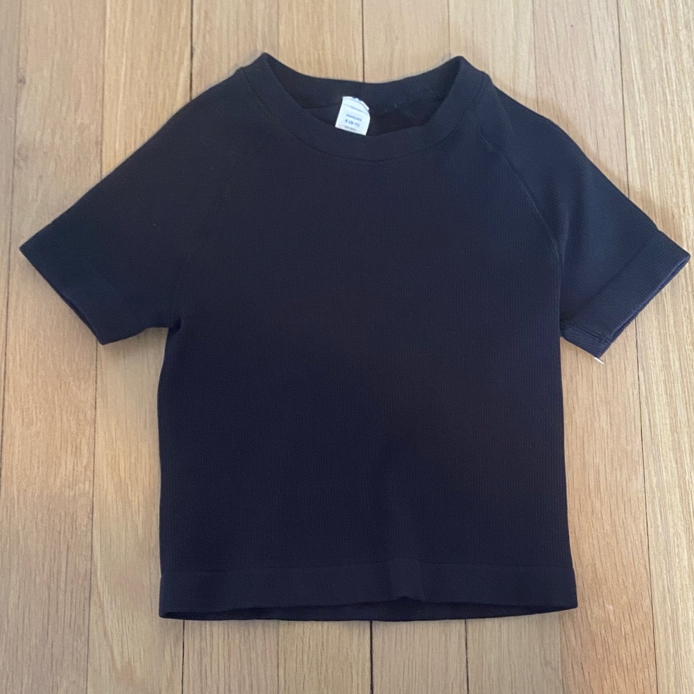 Classic Black Short Sleeve Girls Seamless Top